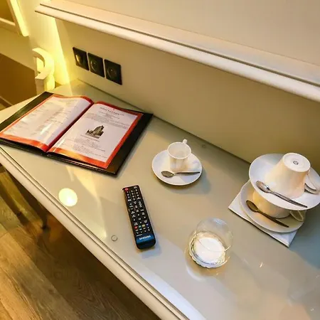 Cit'hotel - Le Cedre 호텔