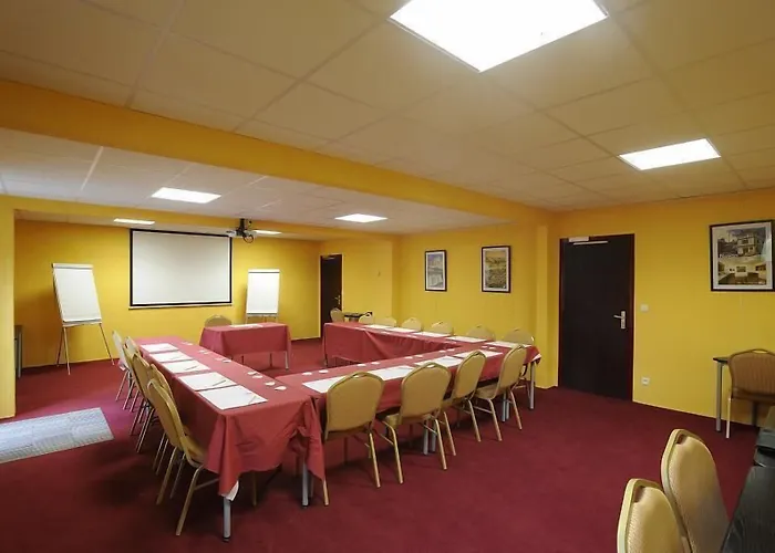 Cit'hotel - Le Cèdre 3* Noyon